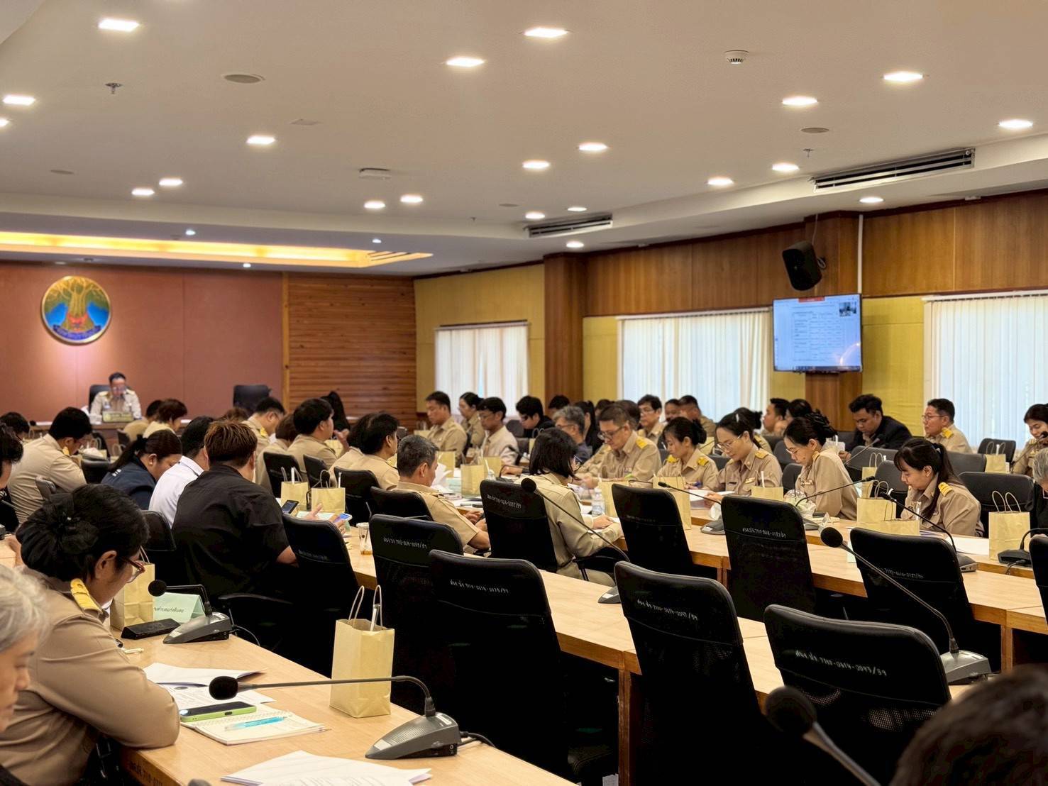 title - วันที่ 15 ธันวาคม 2568 นายวิทูล ประดิษฐบุญ  ปฏิรูปที่ดินจังหวัดปราจีนบุรี มอบหมายให้ เจ้าหน้าที่ ส.ป.ก.ปราจีนบุรี เข้าร่วมประชุม คณะกรรมการประสานงานการขับเคลื่อน และขยายผลโครงการอันเนื่องมาจากพระราชดำริ และหลักปรัชญาของเศรษฐกิจพอเพียง  จังหวัดปราจีนบุรี ครั้งที่ 3/2568